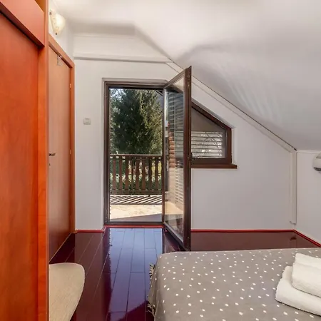 3 Bedroom Gorgeous In Holiday home *